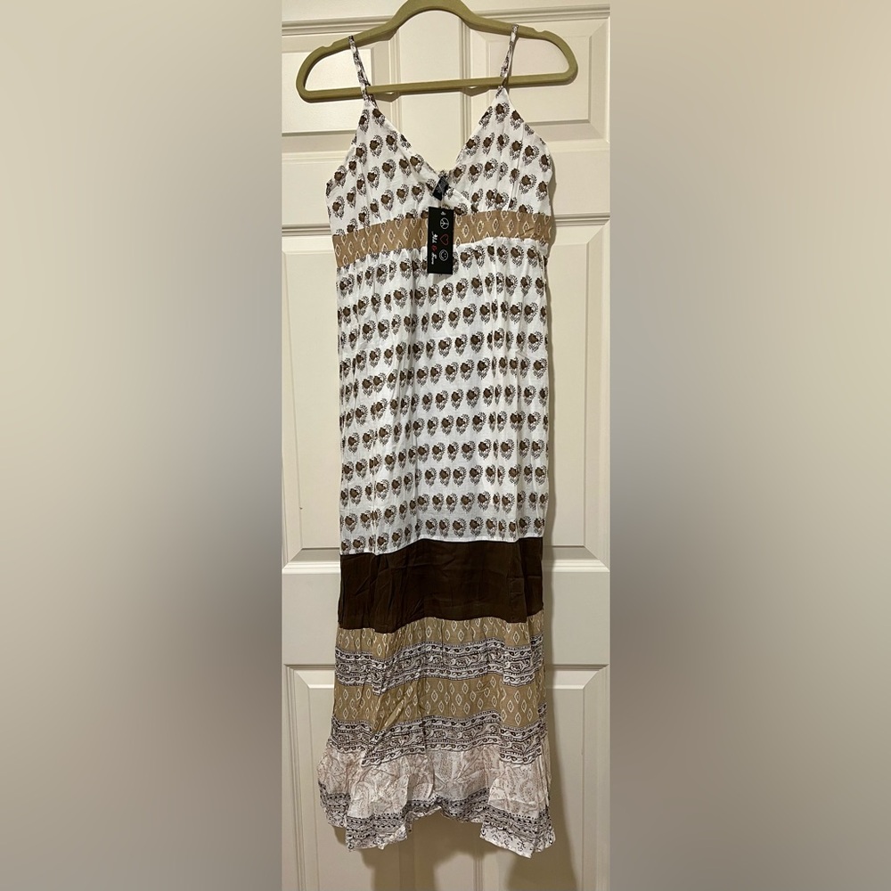 Ash & Sara Spaghetti Strap Maxi Dress in White and Brown